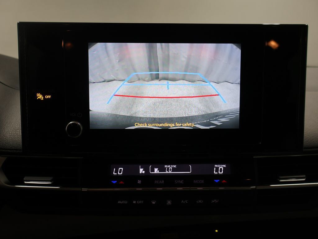 Used 2025 Toyota Sienna LE FWD image 24