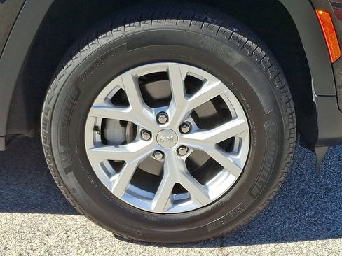 Used 2023 Jeep Grand Cherokee Limited image 8