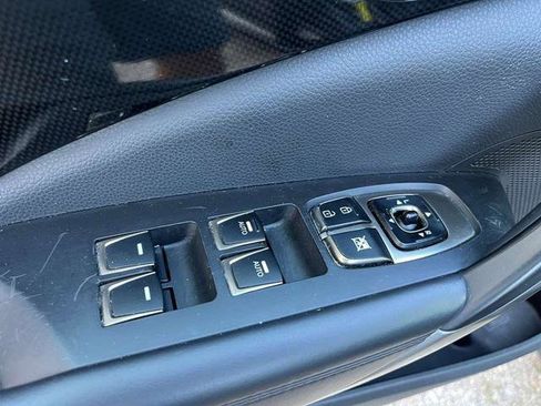 Used 2013 Hyundai Azera w/ Technology Pkg image 32