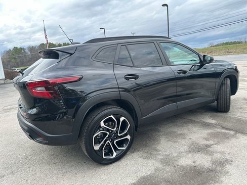 Used 2024 Chevrolet Trax RS w/ Sunroof Package FWD image 5