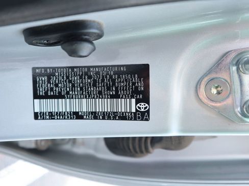 Used 2018 Toyota Corolla LE w/ Carpet Mat Package (TMS) image 20