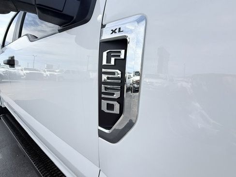 Used 2017 Ford F250 XL w/ Power Equipment Group AWD/4WD image 24