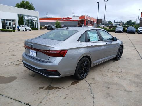 New 2026 Volkswagen Jetta SE FWD image 7