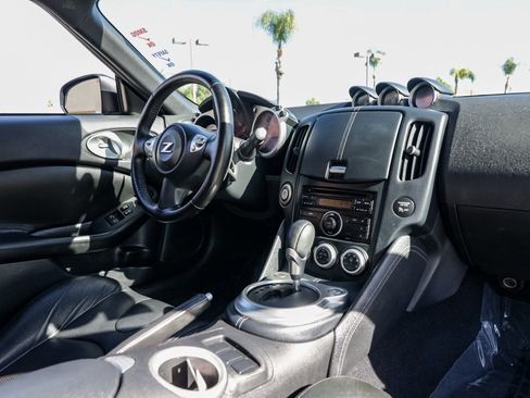 Used 2010 Nissan 370Z Coupe image 21
