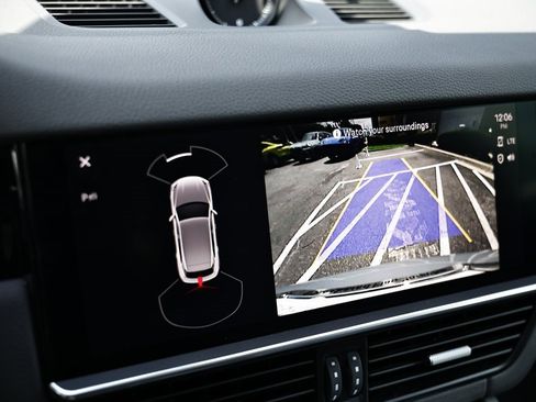 Used 2022 Porsche Cayenne Platinum Edition image 37