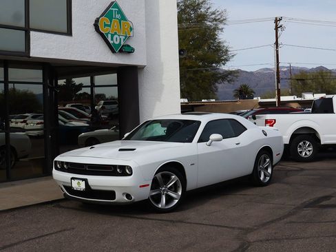 Used 2018 Dodge Challenger R/T image 2
