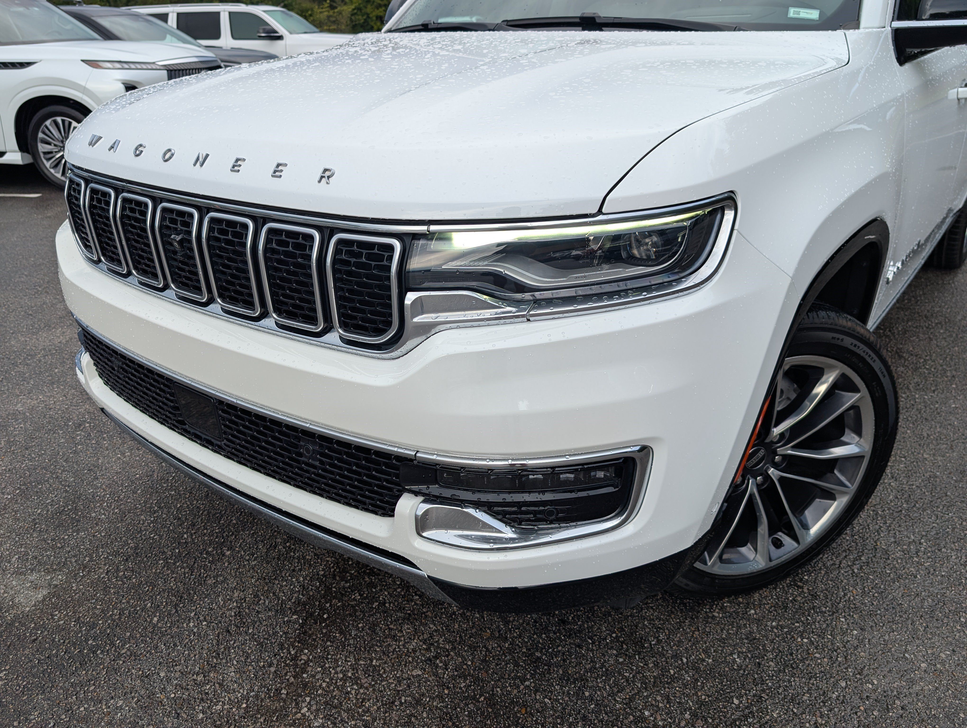 Used 2024 Jeep Wagoneer L Series III w/ Premium Group I AWD/4WD image 13