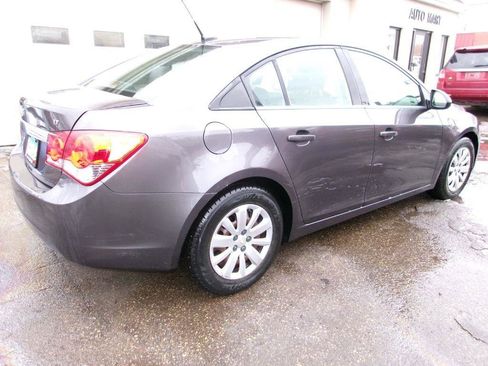 Used 2011 Chevrolet Cruze LT image 4