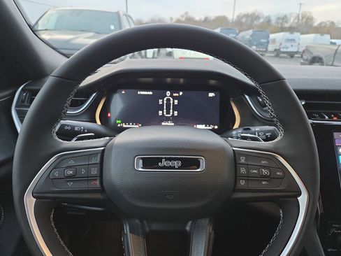 New 2025 Jeep Grand Cherokee L Laredo w/ Luxury Tech Group I image 11