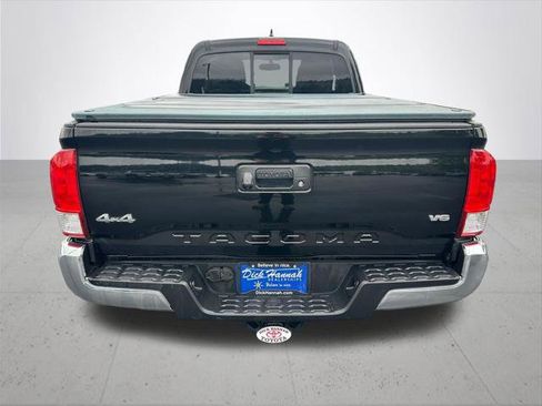 Certified 2017 Toyota Tacoma SR5 AWD/4WD image 9