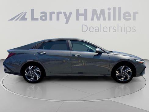 New 2026 Hyundai Elantra Limited FWD image 9