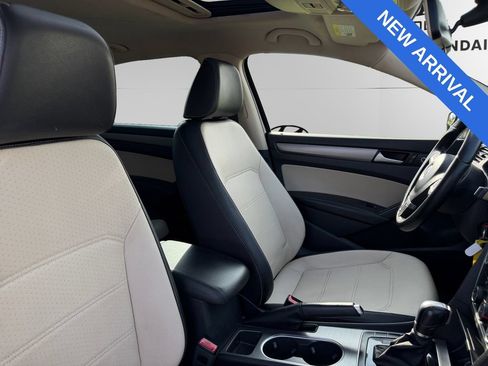 Used 2015 Volkswagen Passat TDI SE FWD image 10