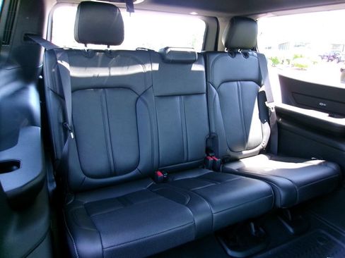 Certified 2024 Jeep Wagoneer Series II AWD/4WD image 12