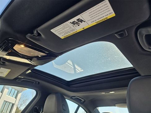 Used 2025 BMW 330i Sedan image 19