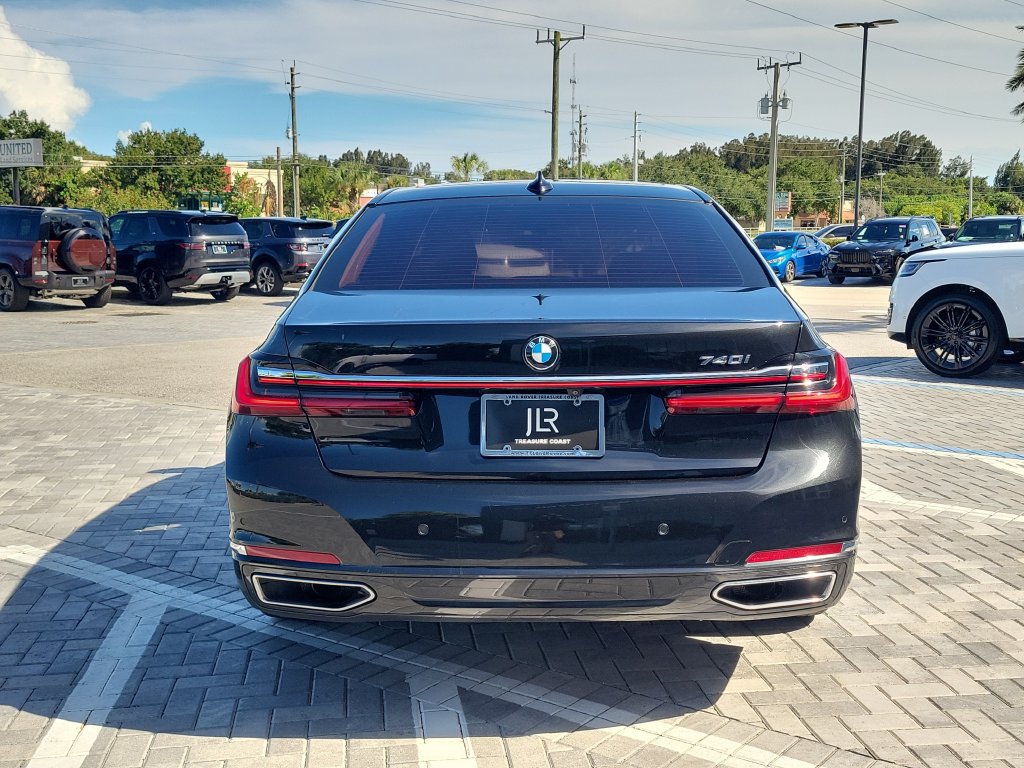 Used 2022 BMW 740i w/ Premium Package RWD image 4