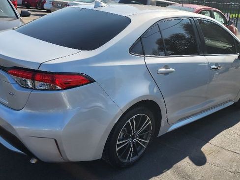 Used 2020 Toyota Corolla LE image 2