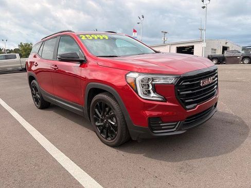 Used 2024 GMC Terrain SLE w/ Driver Convenience Package FWD image 1