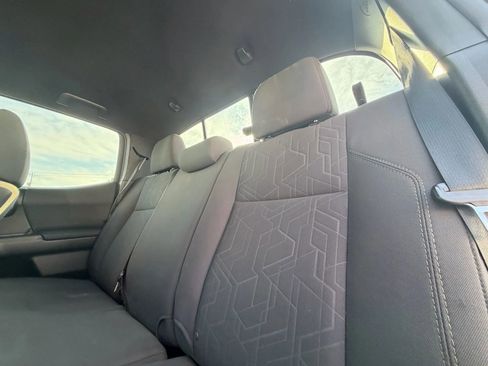 Used 2016 Toyota Tacoma TRD Sport w/ Towing Package image 23