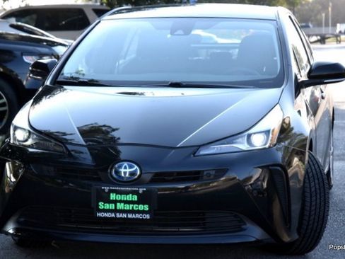 Used 2021 Toyota Prius LE image 1