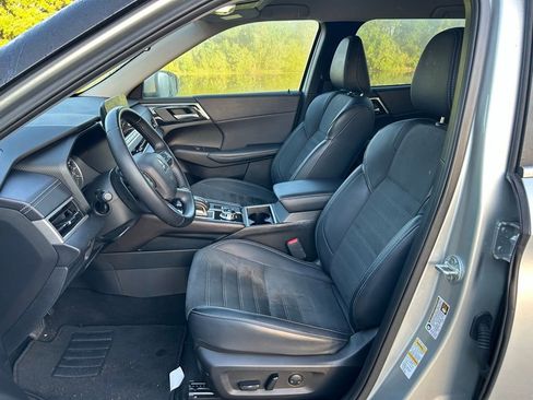 Used 2024 Mitsubishi Outlander SE image 14