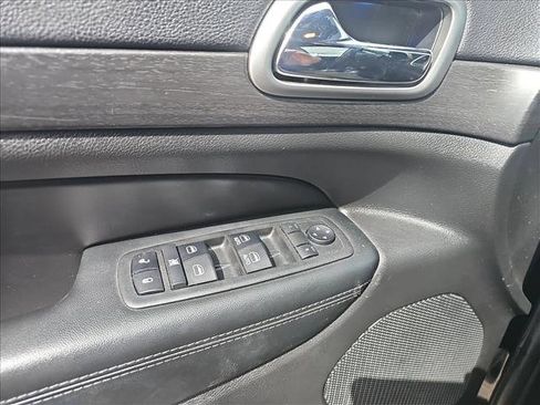 Used 2018 Jeep Grand Cherokee Laredo image 15