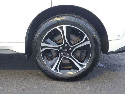 Used 2022 Ford Edge ST w/ Equipment Group 401A image 5