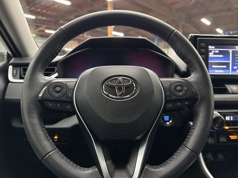 Used 2022 Toyota RAV4 XLE image 17