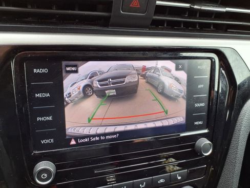 Used 2022 Volkswagen Passat 2.0T SE image 23