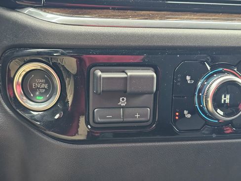 Certified 2025 GMC Sierra 1500 SLE w/ Preferred Package image 28