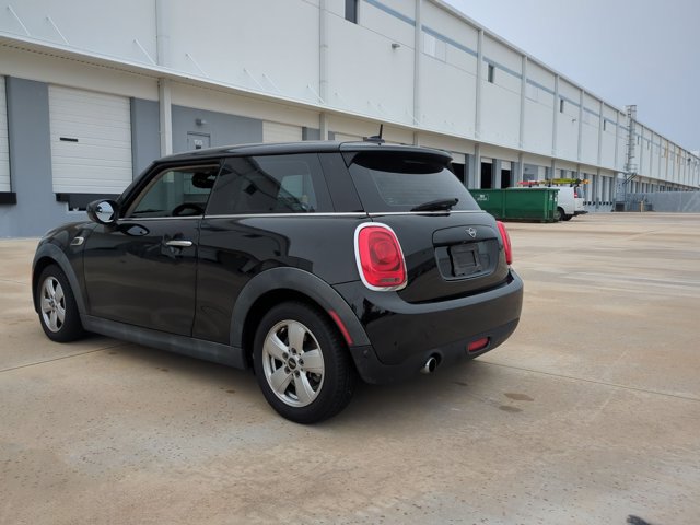 Used 2020 MINI Cooper 2-Door Hardtop w/ Storage Package FWD image 7