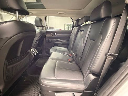 Used 2021 Kia Sorento S w/ Panoramic Sunroof Package FWD image 18
