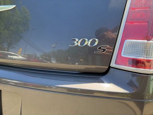 Used 2013 Chrysler 300 S RWD image 7