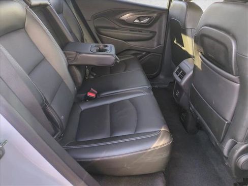 Used 2024 GMC Terrain SLT image 20