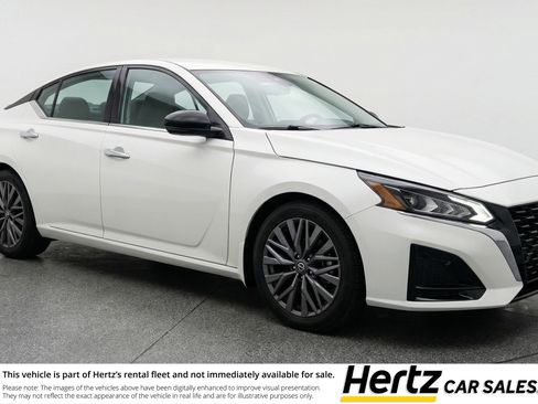 Used 2025 Nissan Altima 2.5 SV FWD image 1