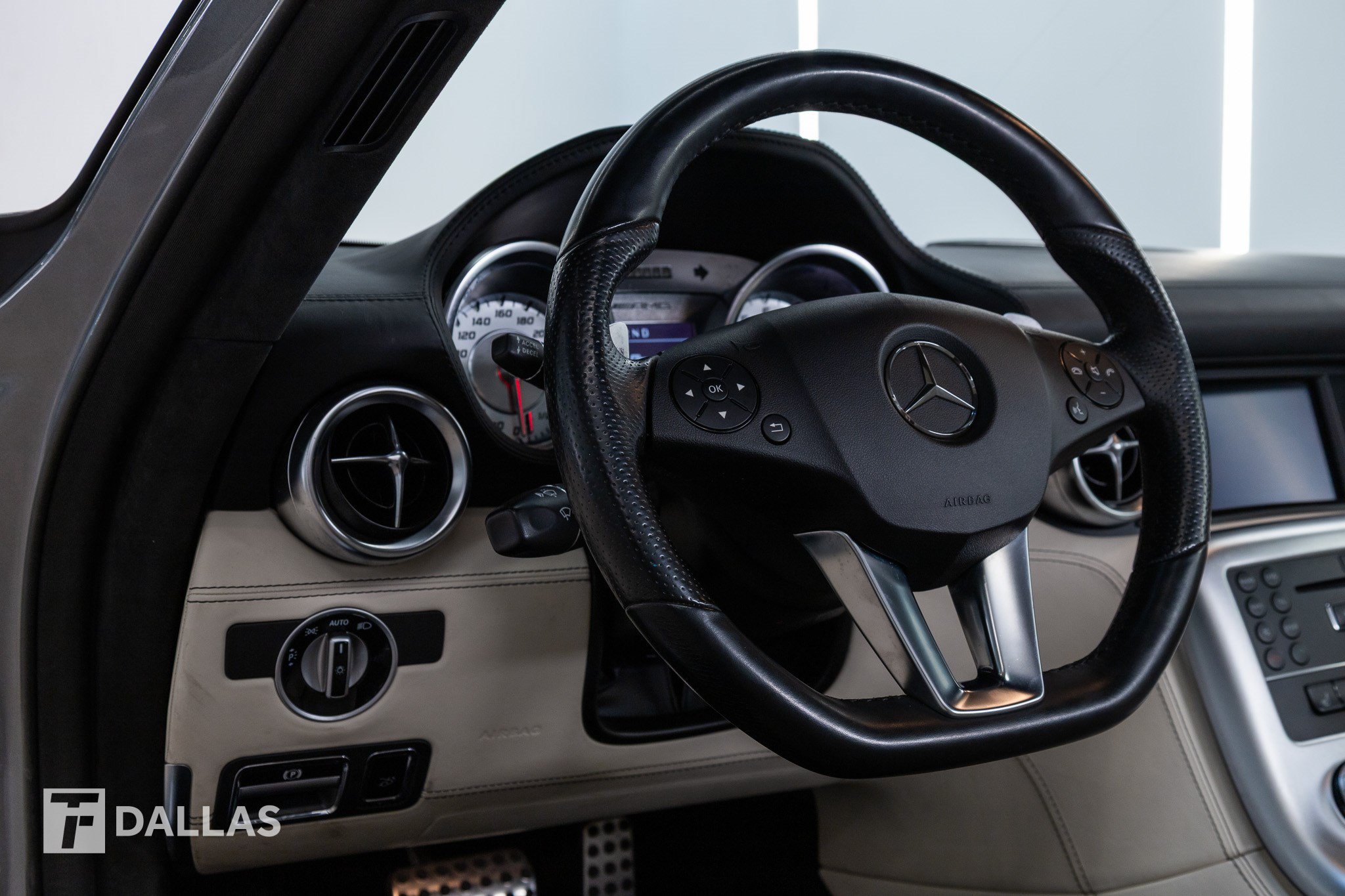 Used 2012 Mercedes-Benz SLS AMG Coupe image 31