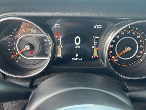 Used 2019 Jeep Wrangler Unlimited Sahara w/ Uconnect 4C Nav & Sound Group AWD/4WD image 10