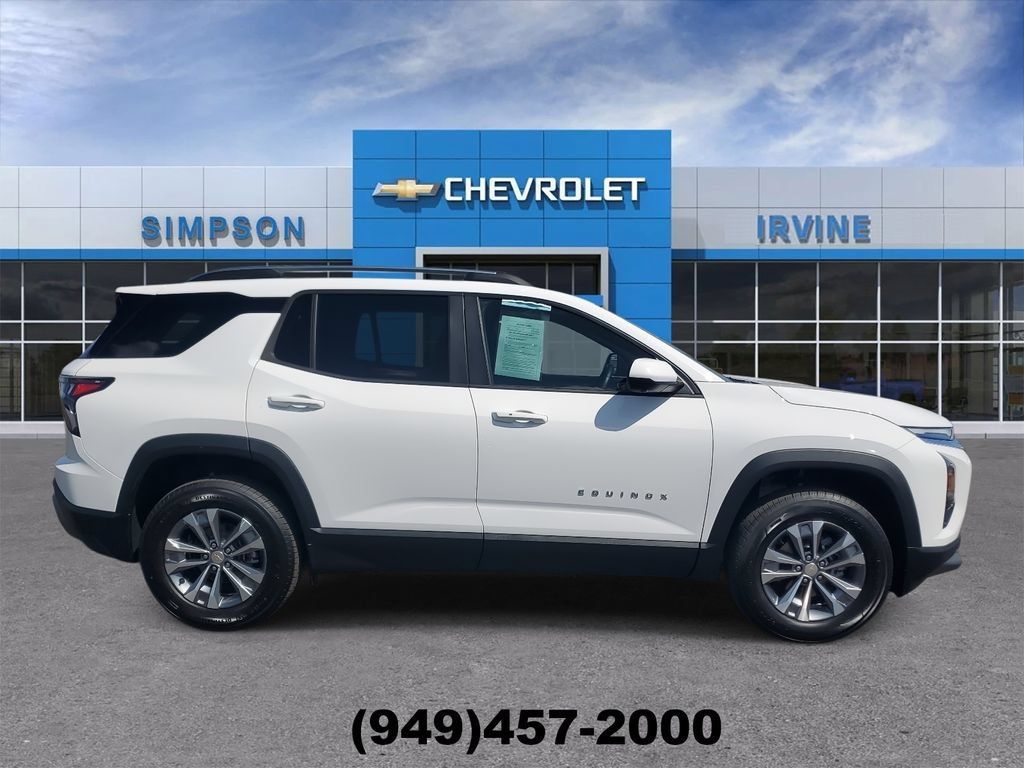 Used 2026 Chevrolet Equinox LT w/ Safety and Technology Package FWD image 9