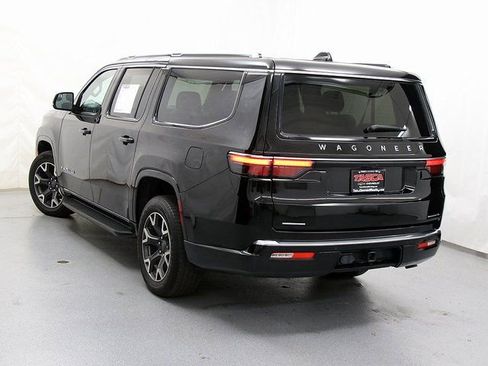 Used 2023 Jeep Wagoneer L Series III w/ Preferred Equipment Group AWD/4WD image 10