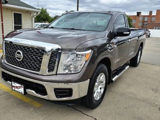Used 2017 Nissan Titan SV image 1
