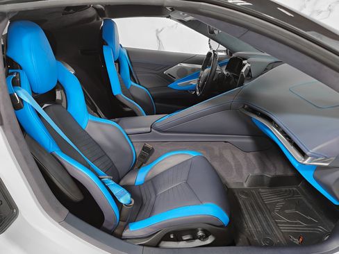 Used 2025 Chevrolet Corvette Z06 w/ Z07 Performance Package RWD image 3