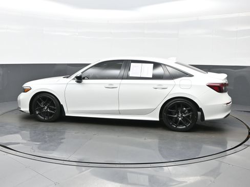 Used 2025 Honda Civic Sport image 4