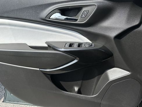 Used 2025 Chevrolet Trax LT image 24