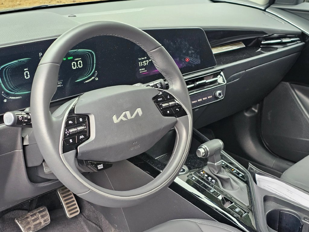 Used 2023 Kia Niro EX Touring FWD image 20
