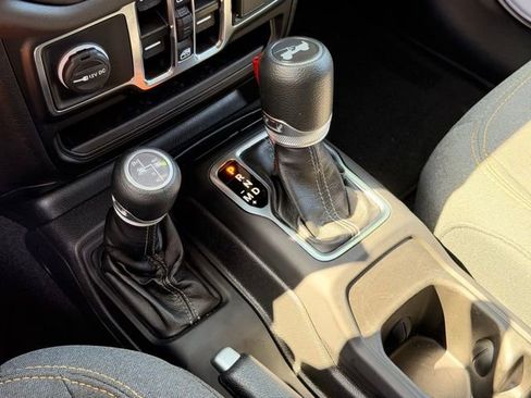 Used 2025 Jeep Wrangler Unlimited Sahara AWD/4WD image 32