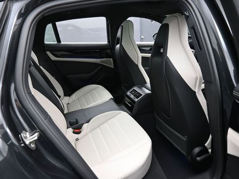 Certified 2024 Porsche Panamera 4 image 28