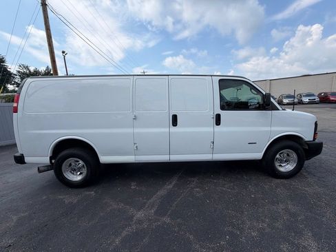 Used 2014 Chevrolet Express 2500 Extended RWD image 25
