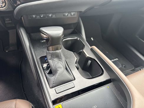 Used 2024 Lexus ES 350 w/ Premium Package image 25