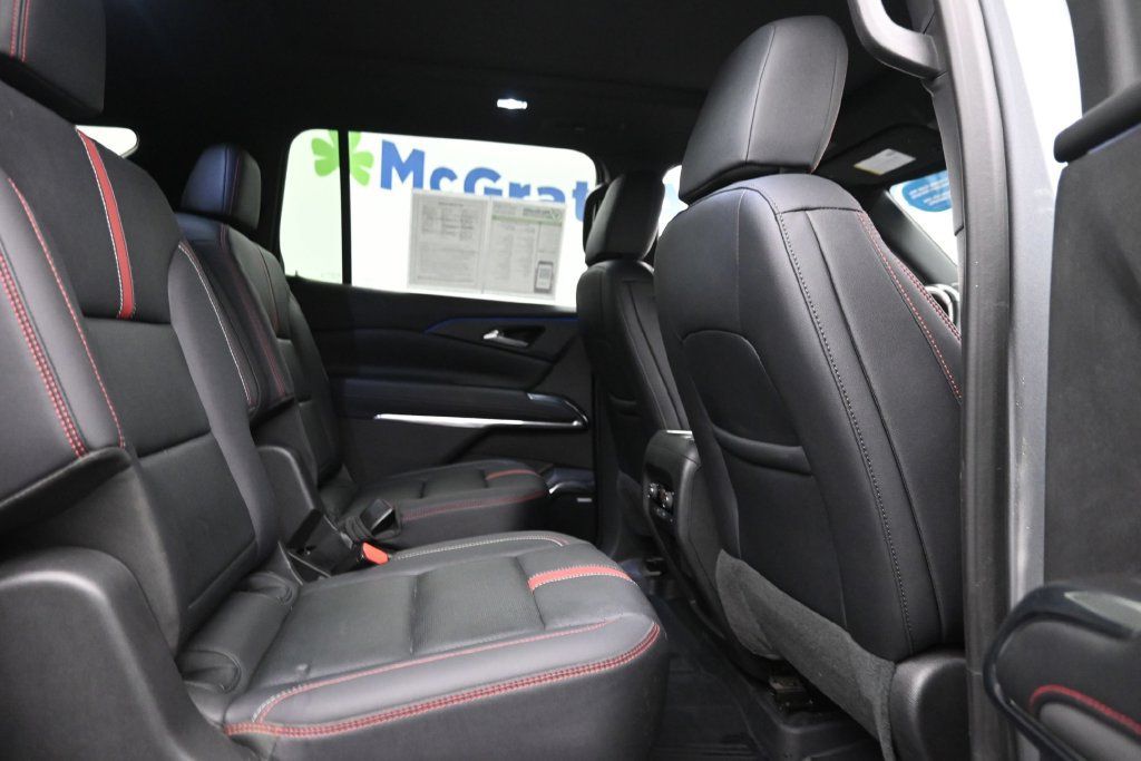Used 2025 Chevrolet Traverse RS w/ LPO, Floor Liner Package AWD/4WD image 10