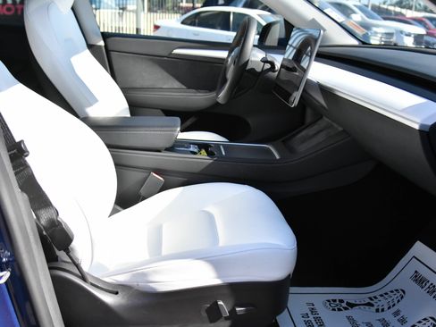 Used 2023 Tesla Model Y Long Range AWD/4WD image 43