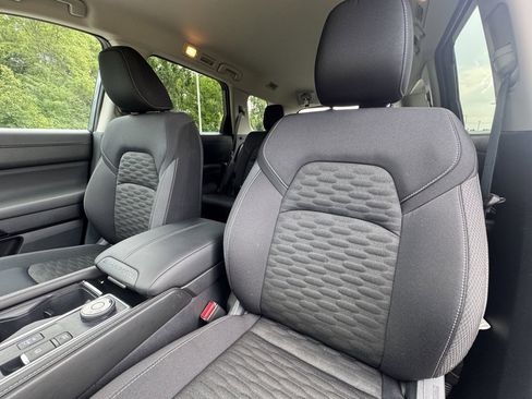 Certified 2025 Nissan Pathfinder SV w/ Black Appearance Package image 20